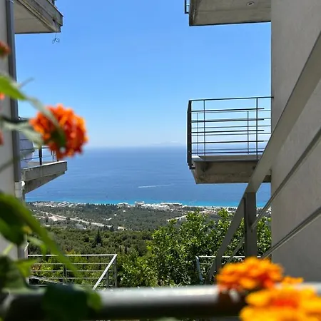 Jona Palase * Dhermi