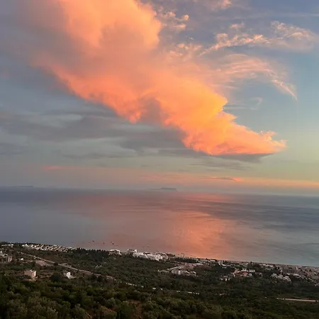 Jona Palase * Dhermi